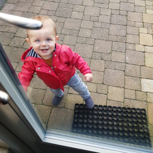 kind buitenspelen buitenkind